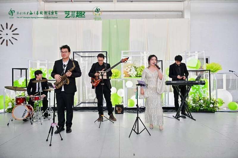  那个唱进滨江的音乐博主说：普通人也能拥有自己的舞台 文化旅游 那个唱进滨江的音乐博主说：普通人也能拥有自己的舞台 文化旅游