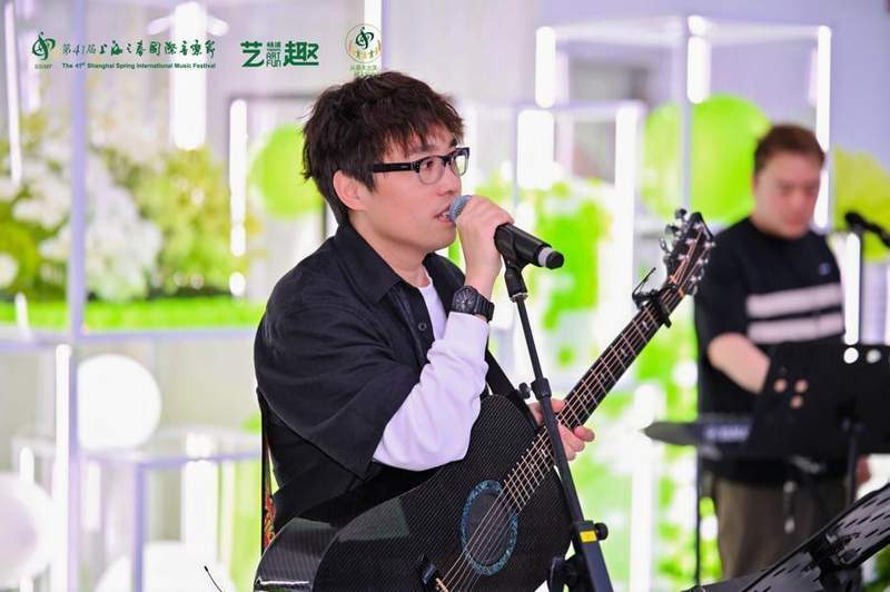  那个唱进滨江的音乐博主说：普通人也能拥有自己的舞台 文化旅游 那个唱进滨江的音乐博主说：普通人也能拥有自己的舞台 文化旅游