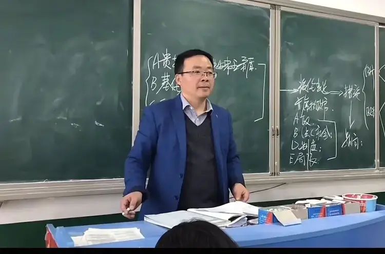 新高考选科数据深层拆解：文科塌陷背后的三重结构性挤压与破局路径