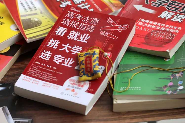 新高考选科数据深层拆解:文科塌陷背后的三重结构性挤压与破局路径 教育招生
